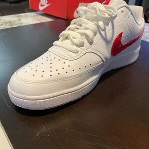 Nike Court Vision Low Swoosh Print Sneaker

WORN ONCE 
Mens 8
Women’s 9.5